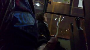 Бременна курва се събуди от мъжа си и се чука силно в кучешки порно с бабки стил