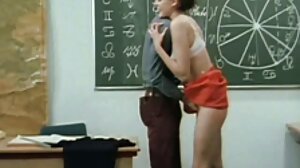 Milf Natasha Приятни пръсти и ядене на доведените дъщери плътно красив секс путка